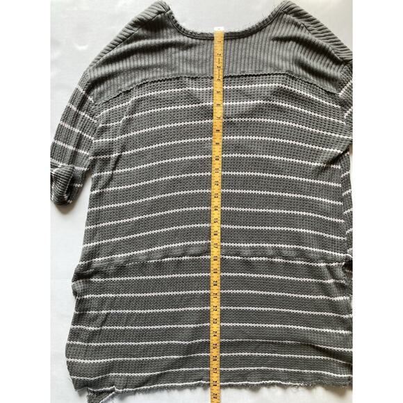 Free People Sunset Park Long Sleeved Thermal/Distressed Hem Sweater Size Large - Picture 7 of 9